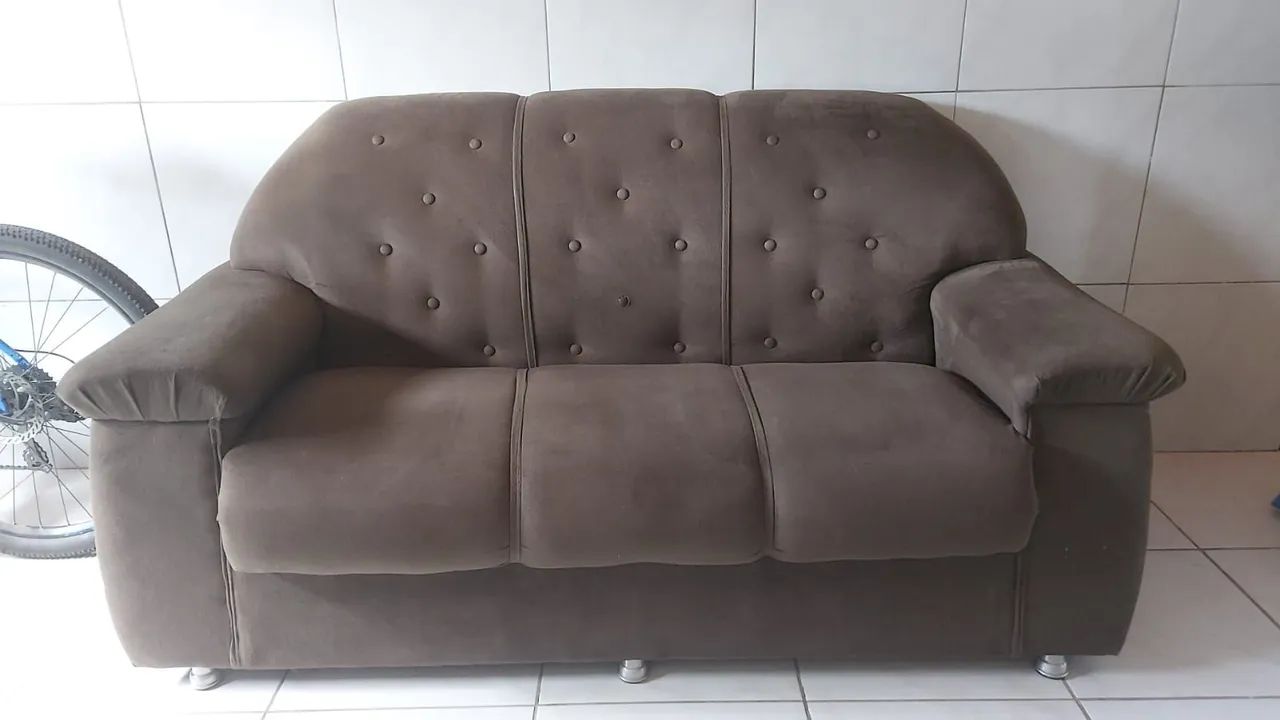  Dois Sofas seminovos/cor marrom - Foto 3