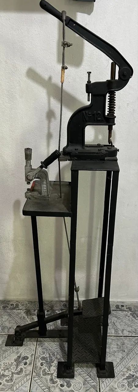 Máquina Rebitadeira de Ilhós 