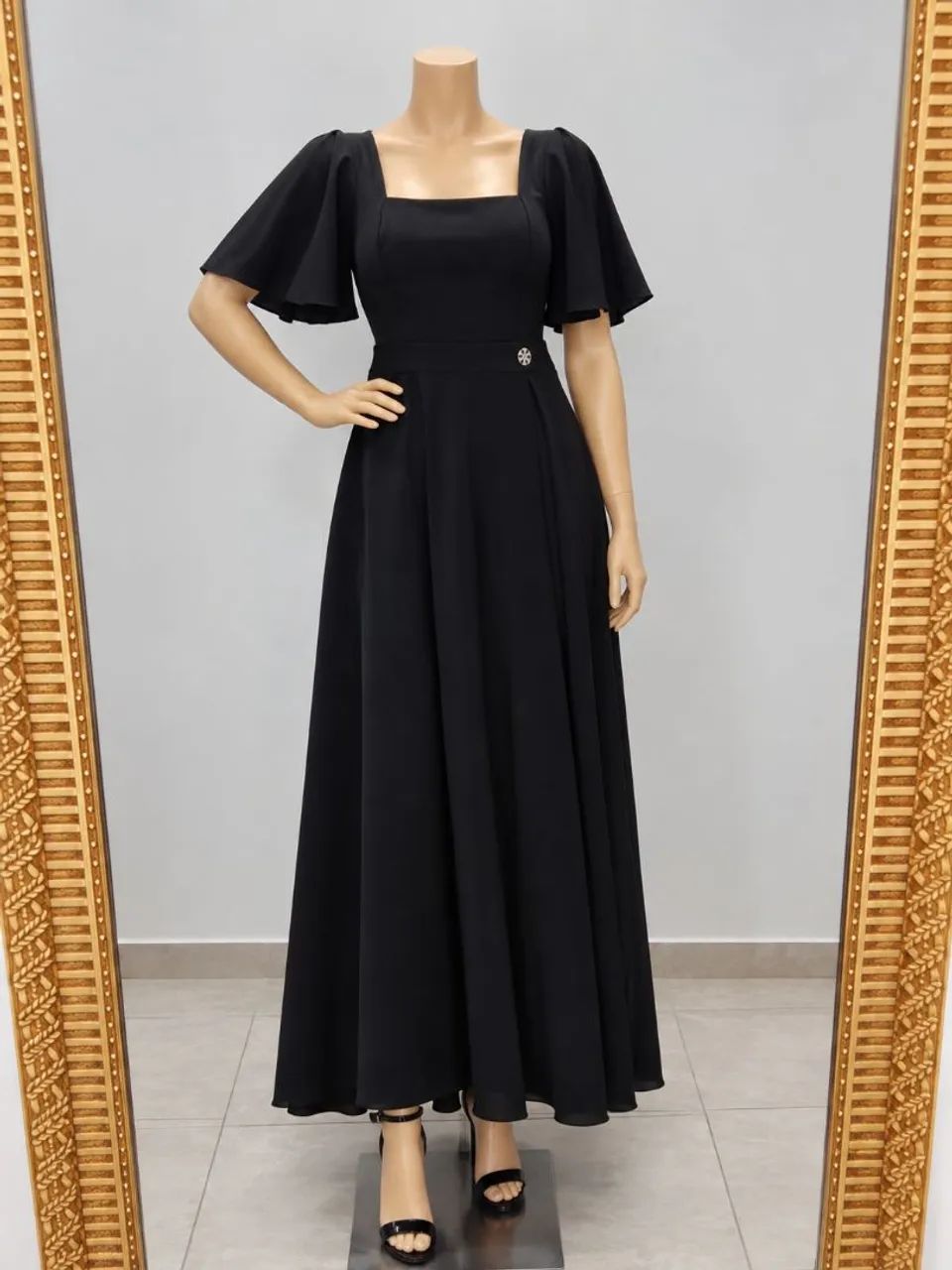 Roupas semi novas ! Usada uma vez, tem vestidos e macaquinhos.  - Foto 4