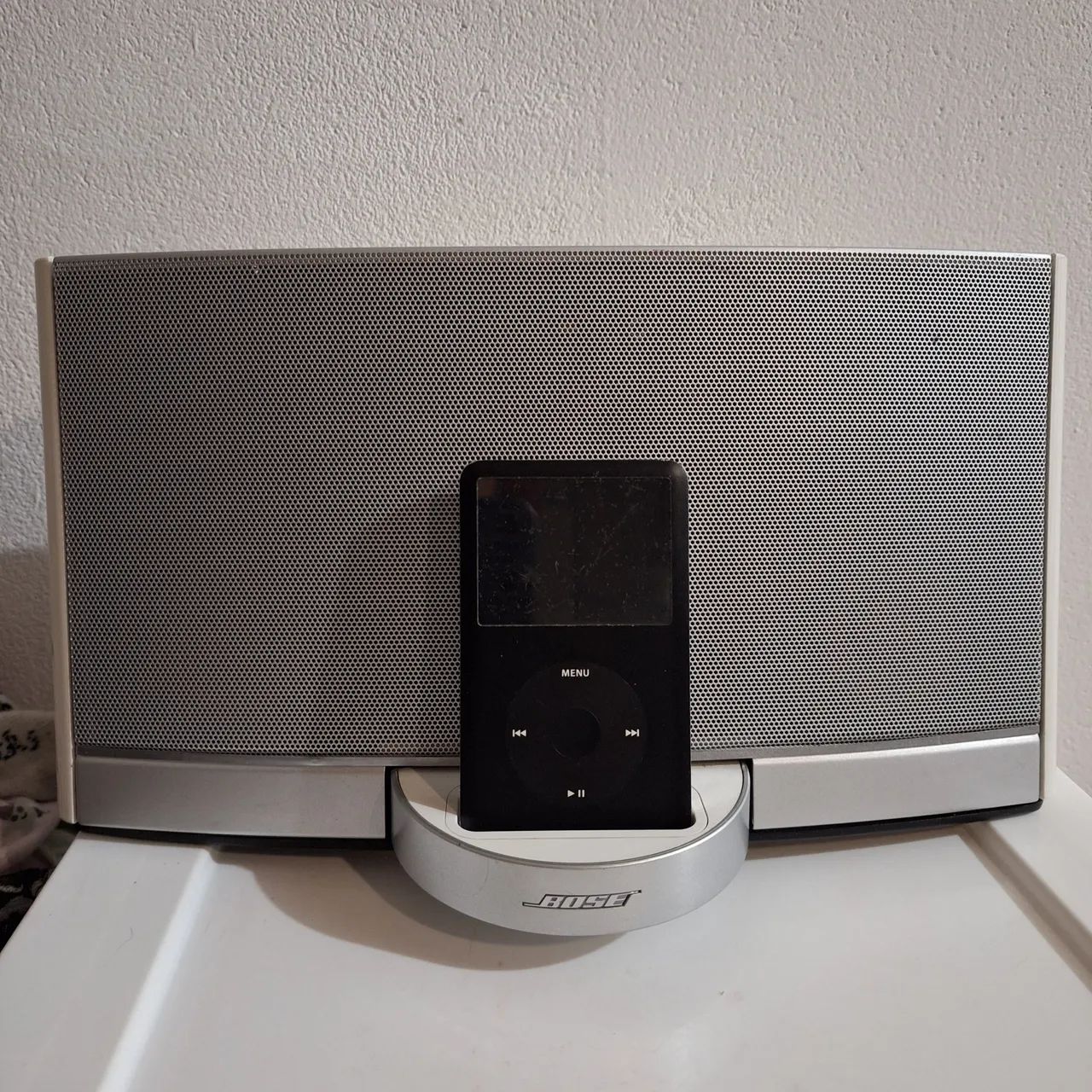 Kit Audiófilo: Caixa de Som Bose SoundDock + iPod Classic 80GB (Carrega no Dock)