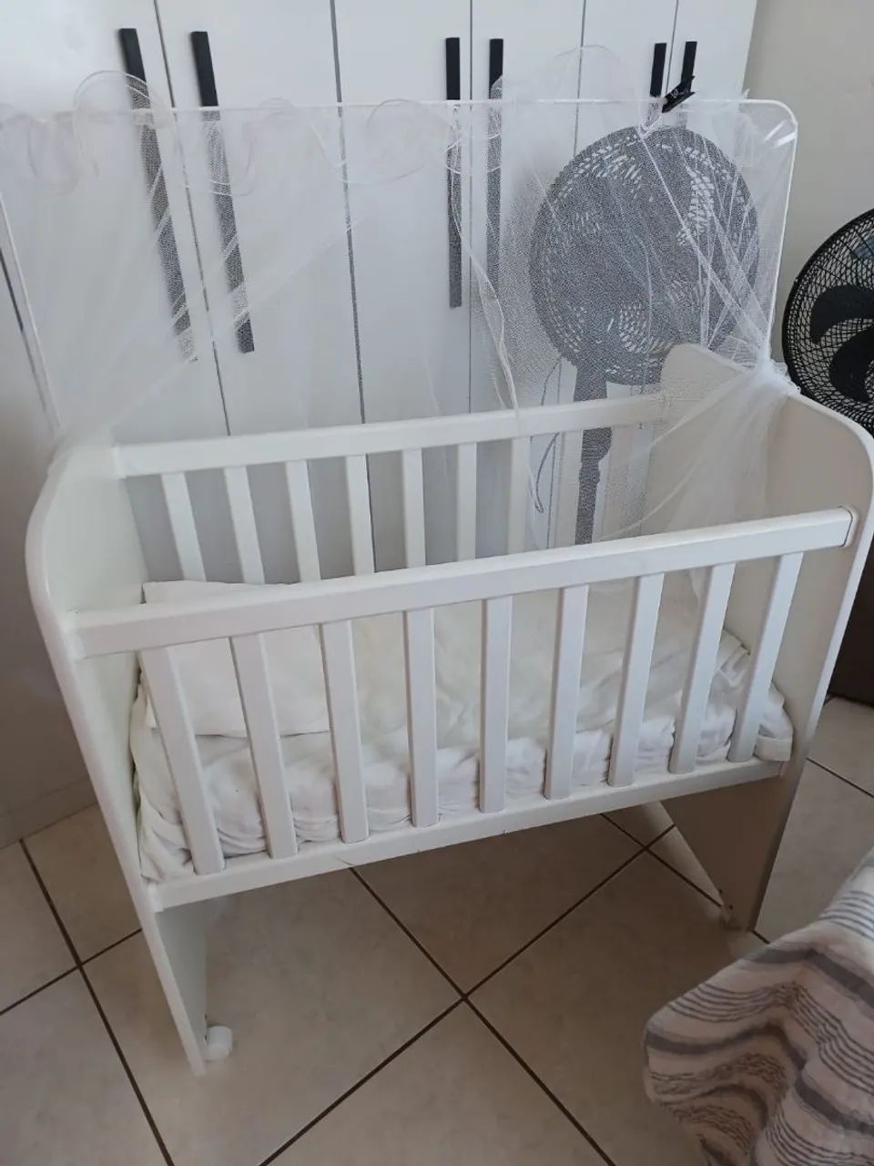 Mini berço branco com colchão  - Foto 2