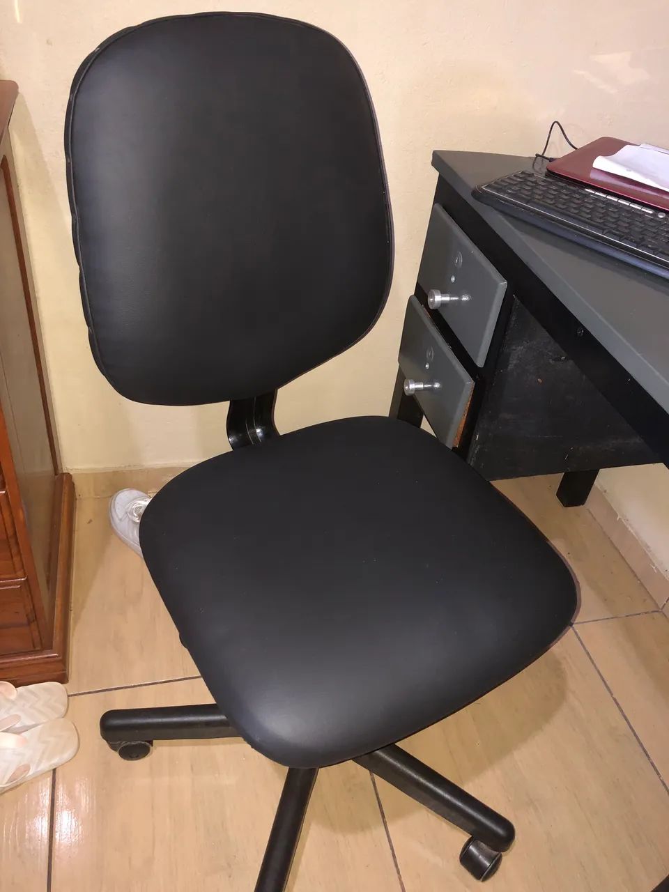 Cadeira para escritório estudo etc.