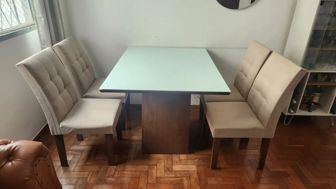 Vende-se mesa com 4 cadeiras - Foto 4