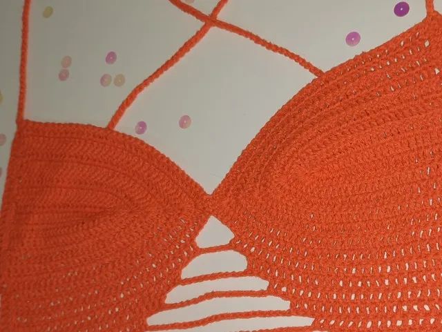 Cropped de Crochê Laranja Detalhe no Centro e Cruzado Atrás - Foto 2