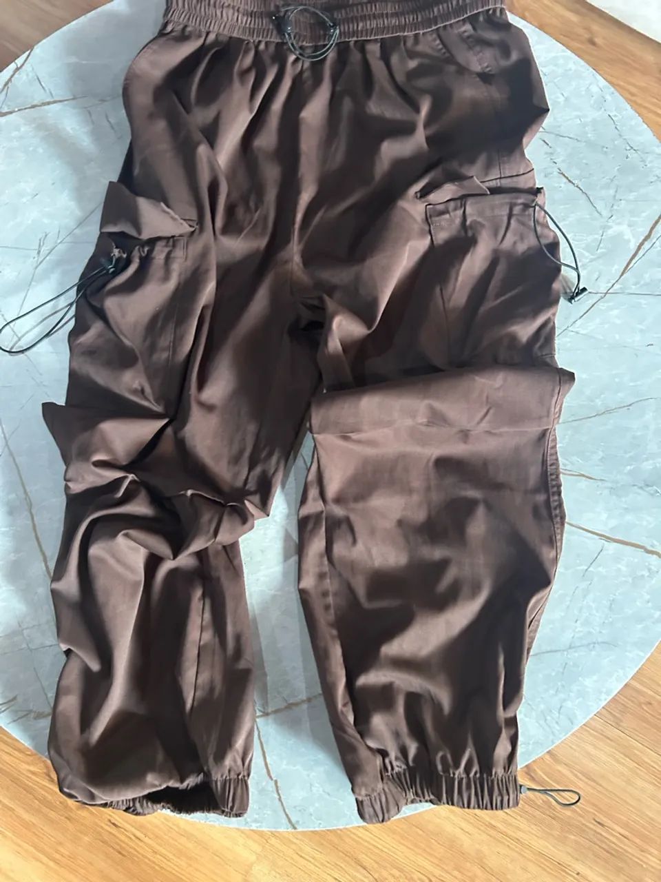 calça cargo marrom - Foto 2
