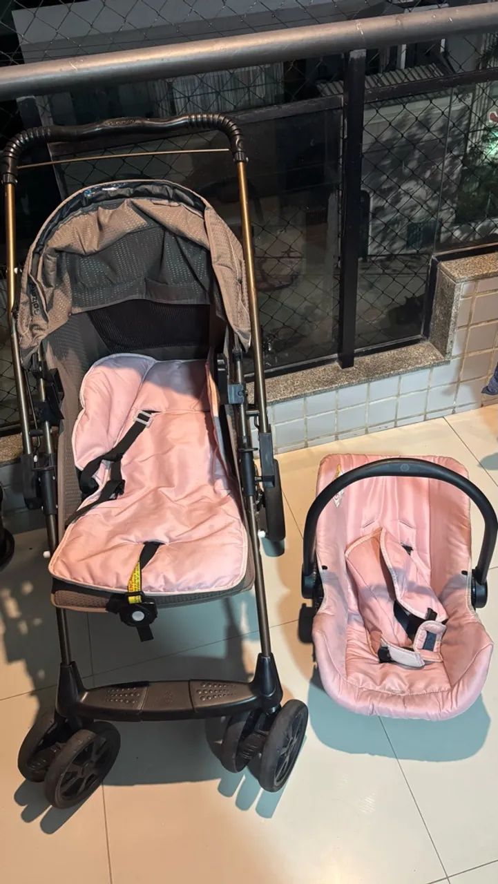 Carrinho de bebê + Bebê conforto.