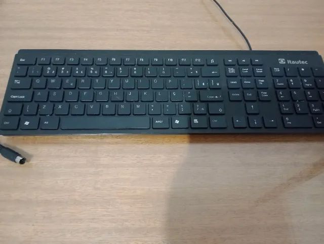 Vendo vários teclados e um mouse - Foto 5
