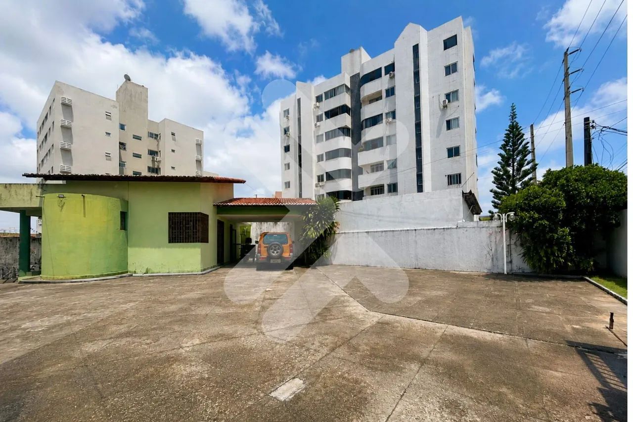 Casa Térrea com Localização Privilegiada em Capim Macio - Terreno 600m²