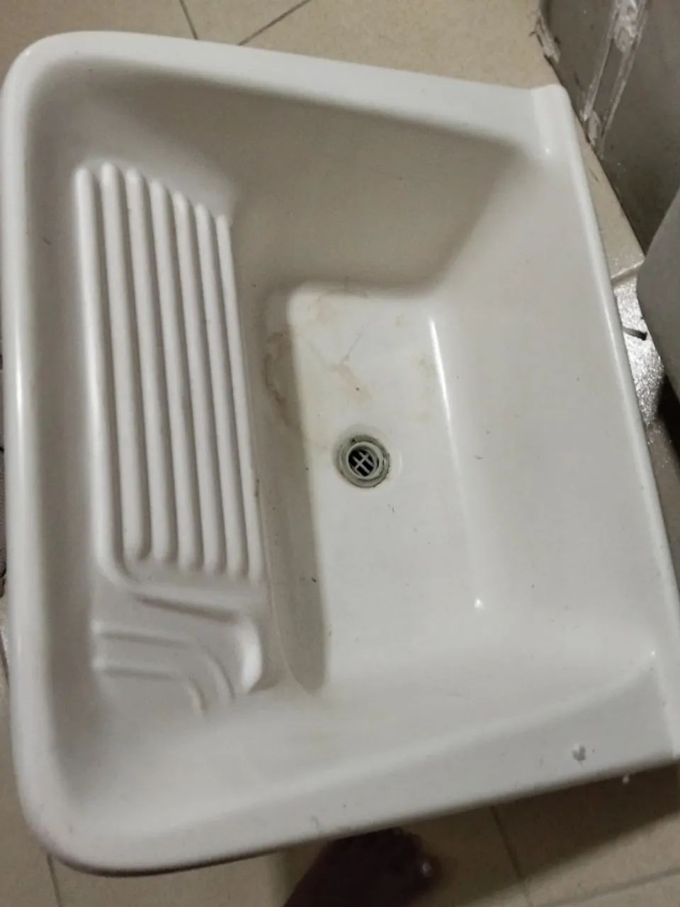 Laundry tank