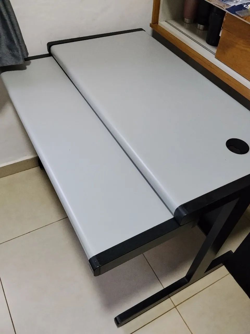 Mesa para e Escritório e Cadeira