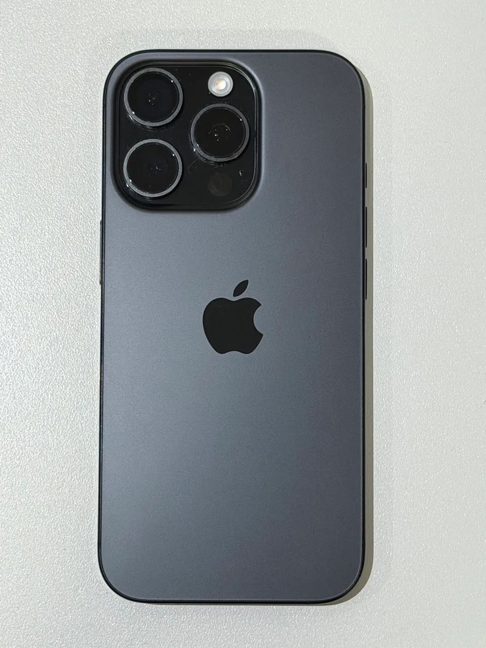 Apple iPhone 16 Pro (128 GB) - Titânio-preto - Foto 3