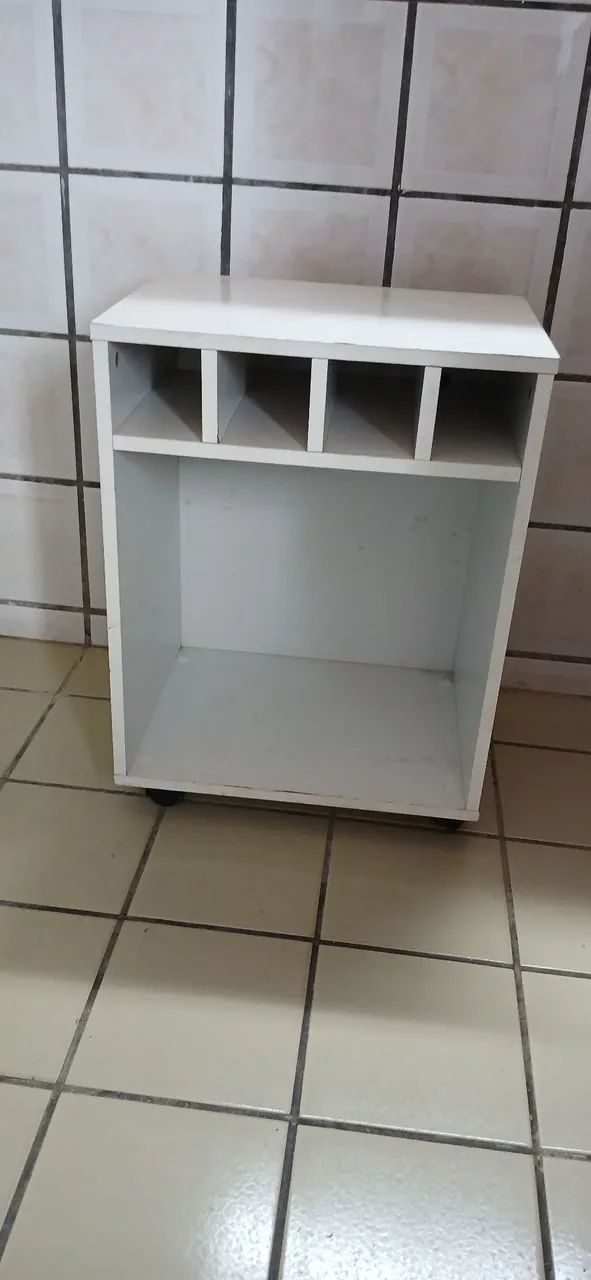 Mesa de Apoio com Rodinhas