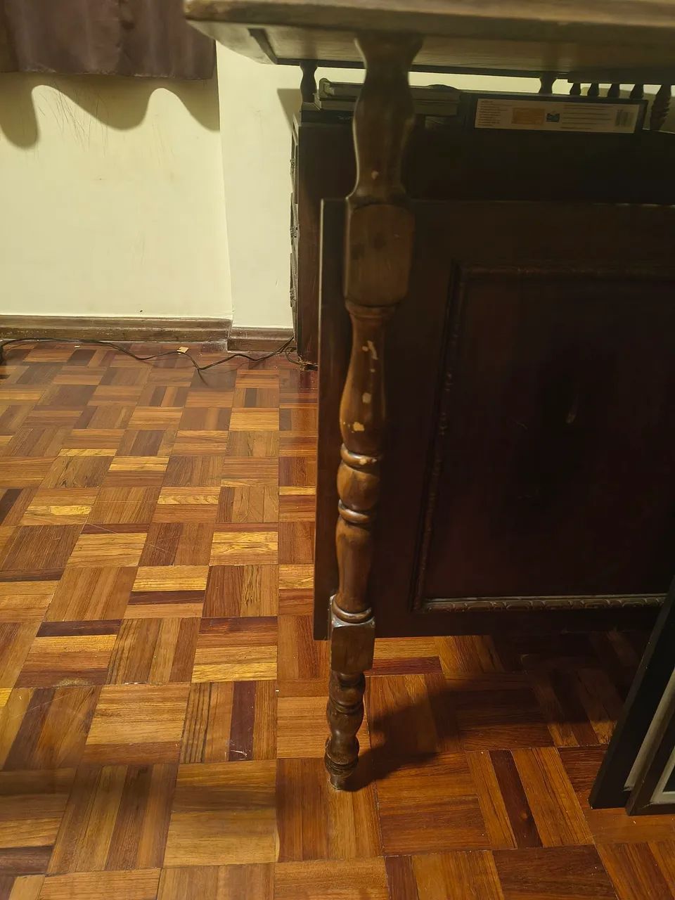 Escrivaninha antiga em madeira maciça - Foto 3