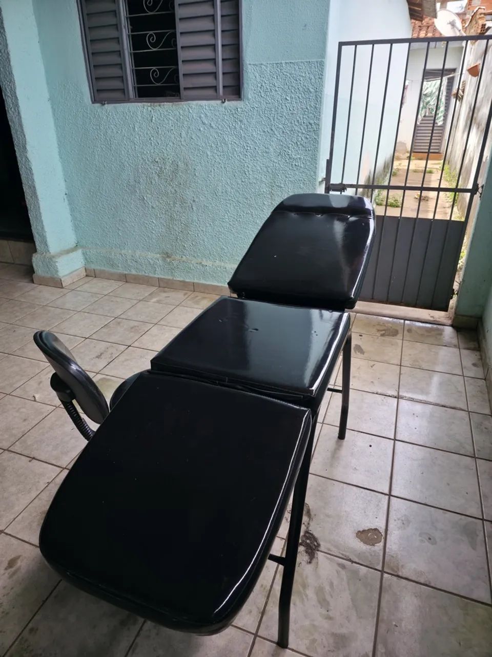 Maca de estética preta com cadeira - Foto 2
