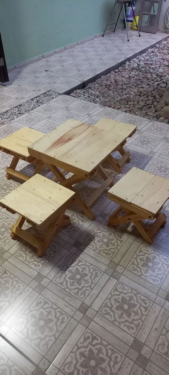 Mesa de madeira dobrável infantil. - Foto 2