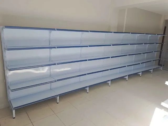 Gôndolas: Praticidade e organização para o seu comércio!