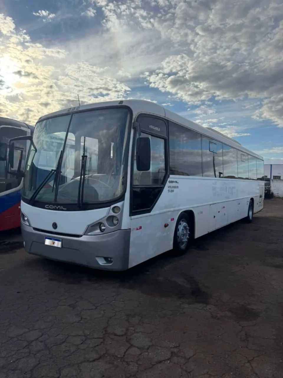 Ônibus Volkswagen Comil Versatile 2010/10 - Foto 2