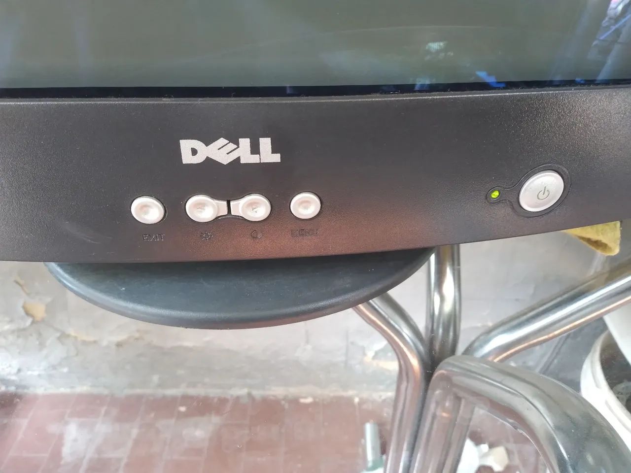 Vende- 2 monitores de tubo um da marca dell o outro da marca lg ambos 14 polegadas - Foto 5