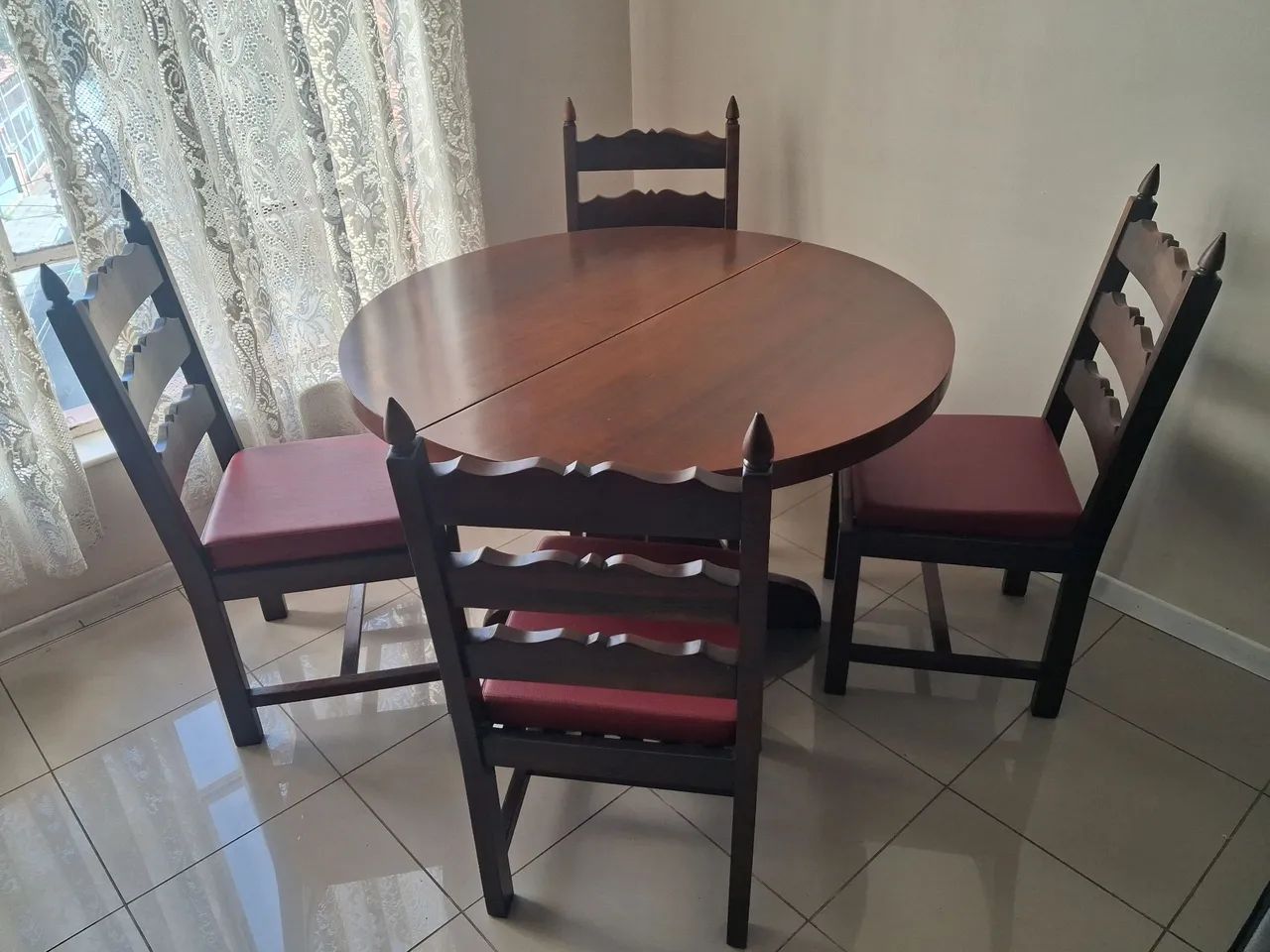 Mesa Jantar Imbuia Maciça com 4 cadeiras  - Foto 2