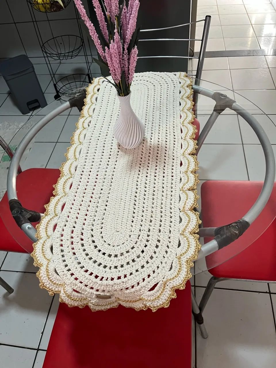 Vendo mesa com cadeiras  - Foto 2