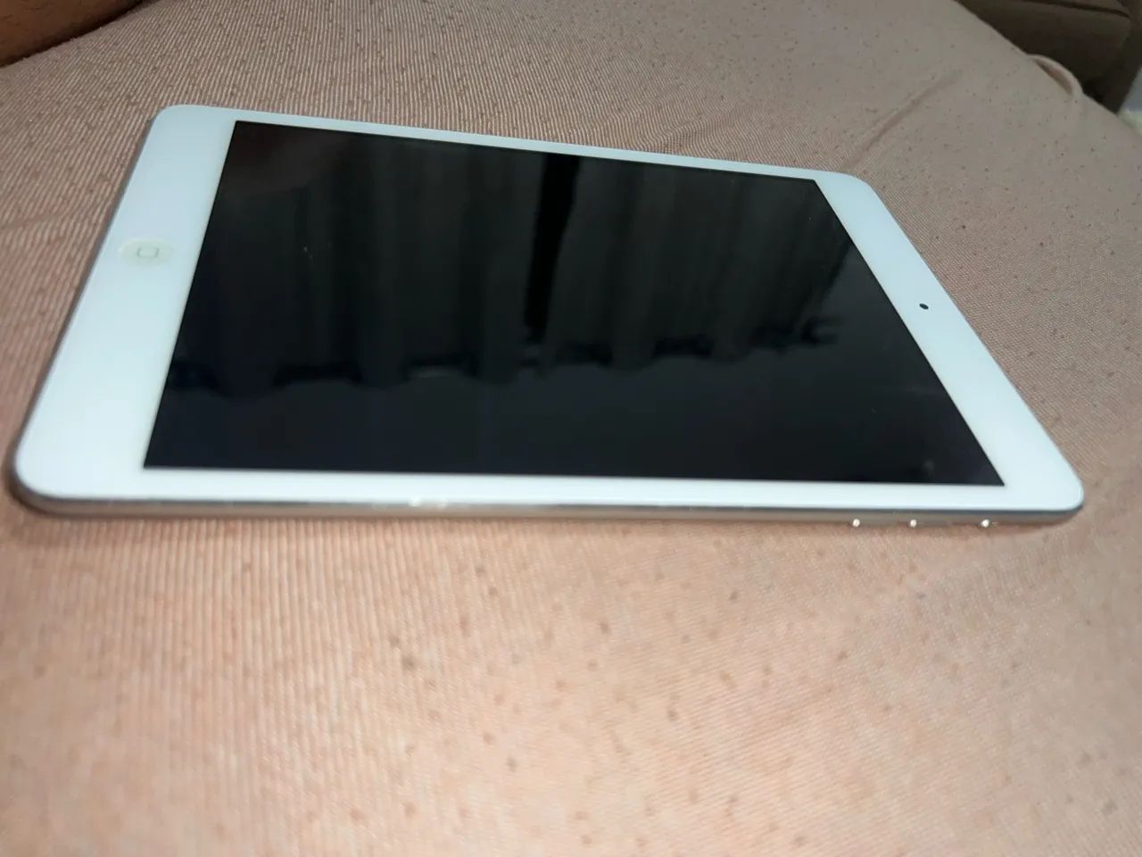iPad mini 2 com capinha e carregador  - Foto 4