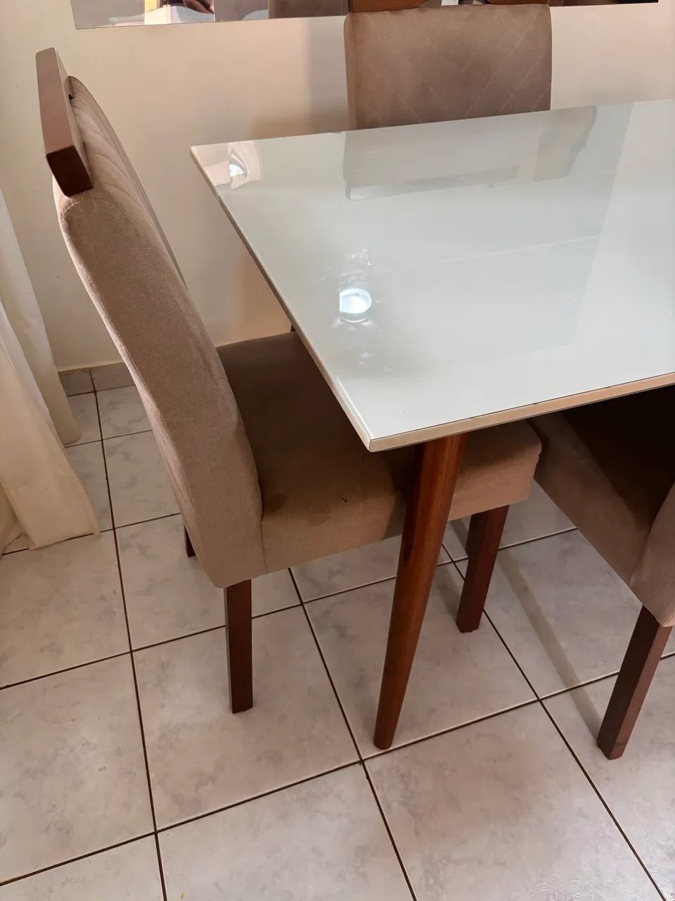 Jogo de jantar mesa com tampo de vidro com 4 cadeiras  - Foto 2