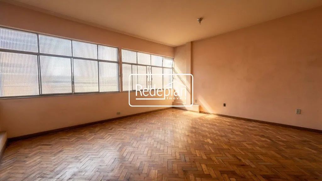 Invista ou More no Centro de Barra Mansa com Este Flat