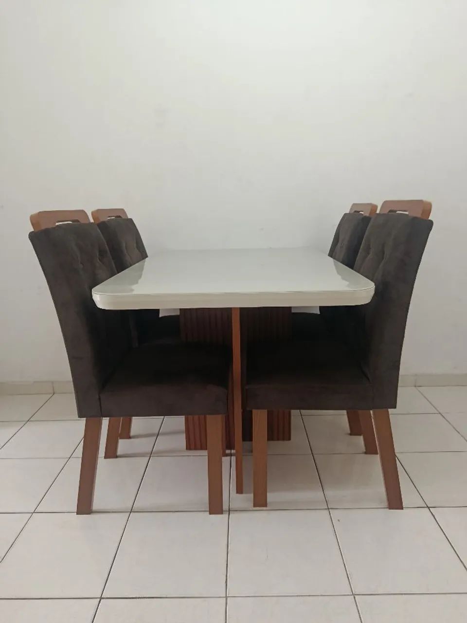 Mesa com 4 cadeiras com tampo de vidro - Foto 2