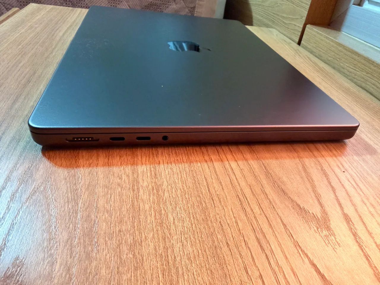 Macbook pro M5 14.2 cinza escuro