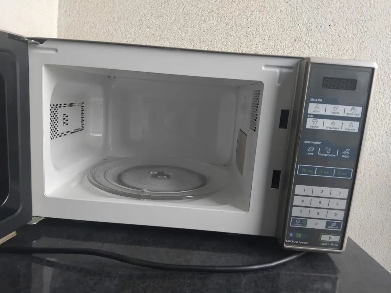 Microondas Midea 220v - Foto 2