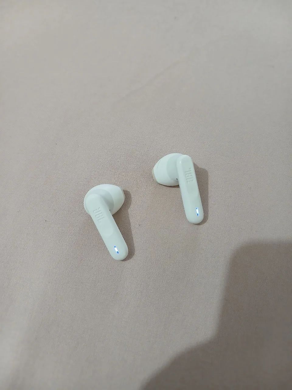 Fone sem fio JBL branco - Foto 2