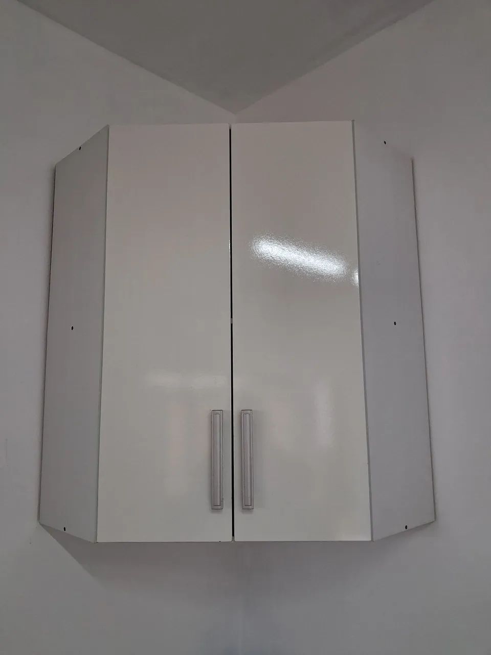 Armário branco de parede canto em mdf