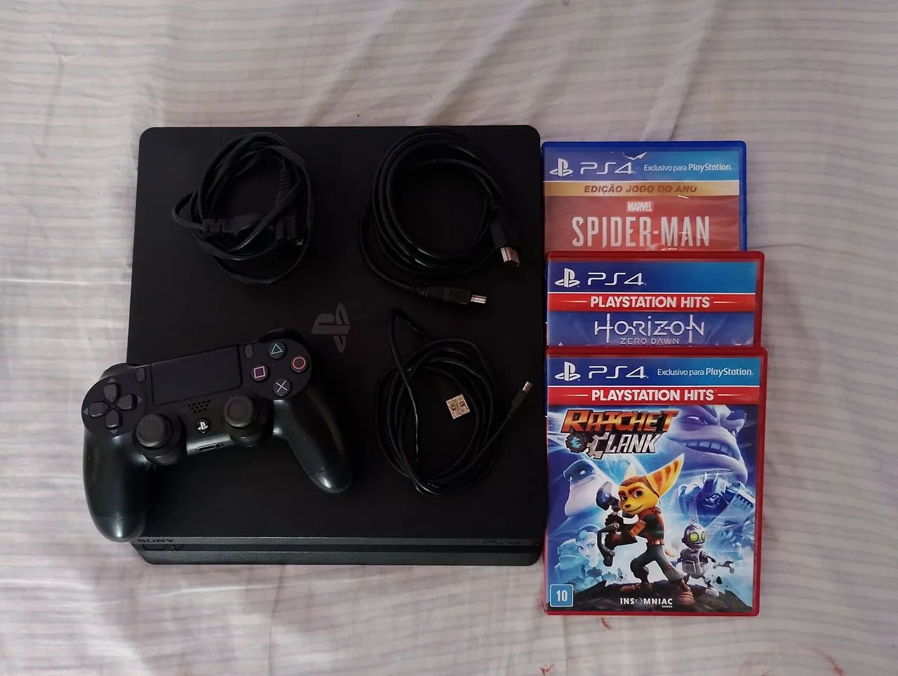 PlayStation 4 Slim 