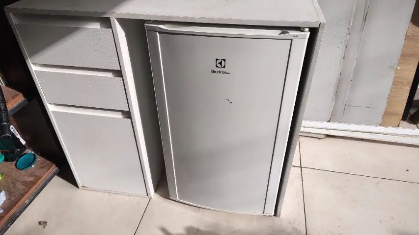 Frigobar + balcão planejado 