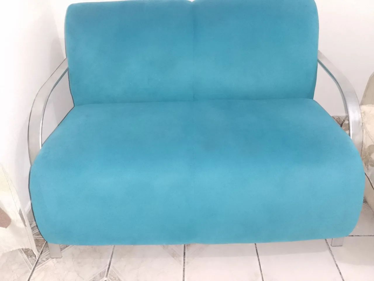 Jogo de sofá , usado em bom estado, com o braço e pés de alumínio. - Foto 2