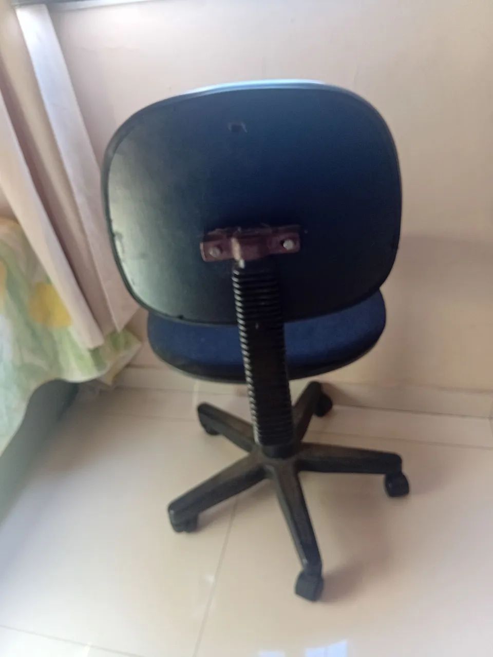 Cadeira escritorio com rodinhas! - Foto 3