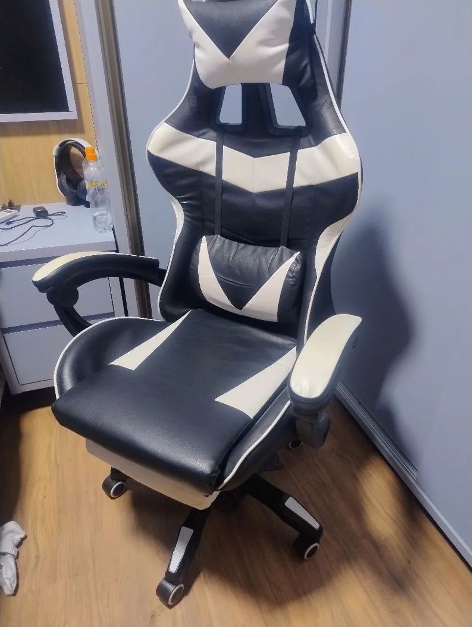 Cadeira gamer.