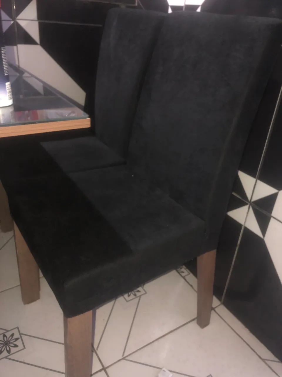 Mesa com 4 cadeiras 