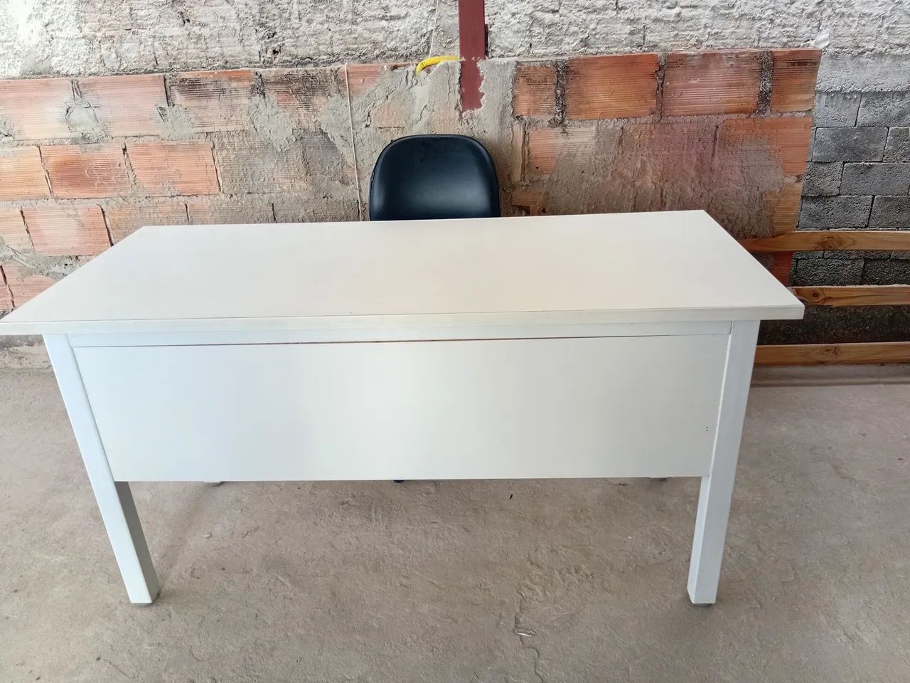 Mesa  1,4 m x 60 cm 74 cm de altora + cadeira hidráulica  - Foto 2