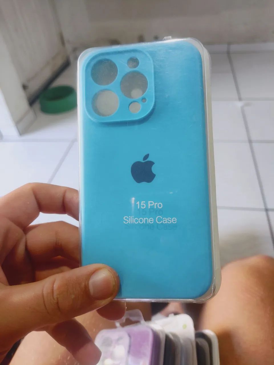 Vendo  LOTE  de 9 capinhas  iPhone 13 14 15 pro  - Foto 5