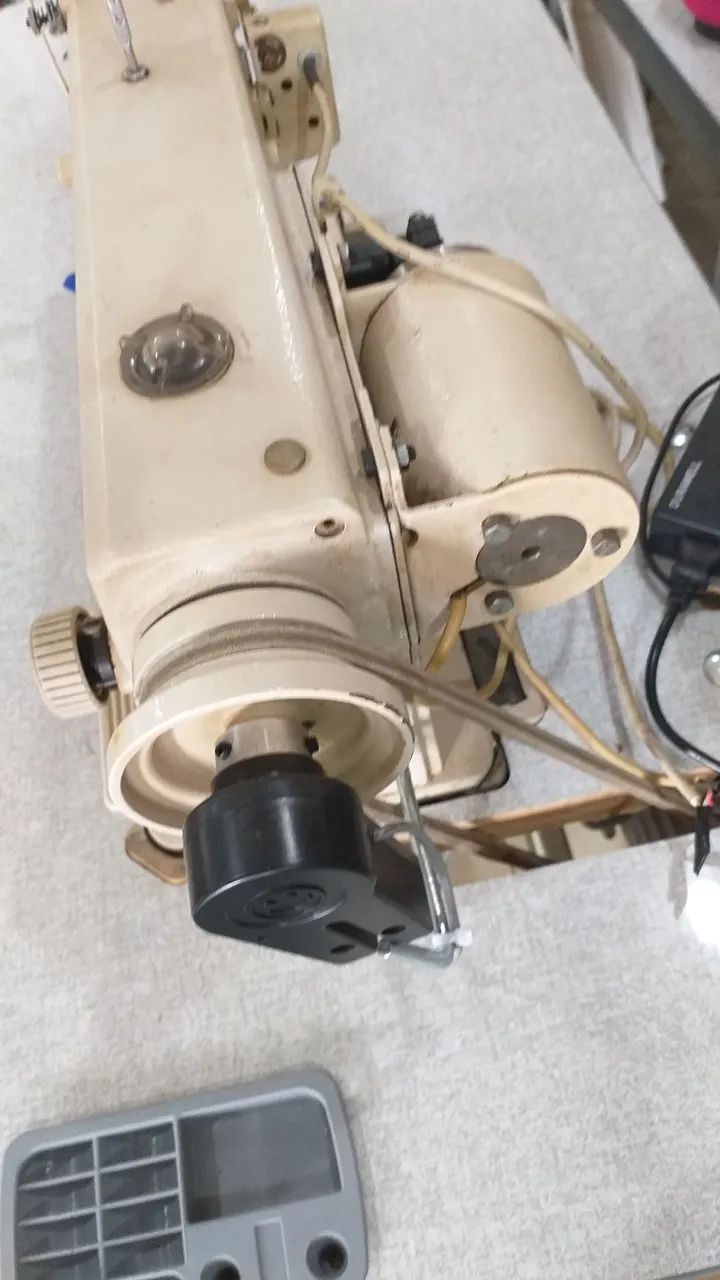 Máquina de costura reta industrial usada  - Foto 4