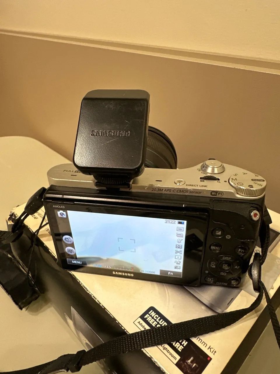 Samsung NX300M 20,3MP APS-C + Lente 18-55mm OIS + Flash + Kit