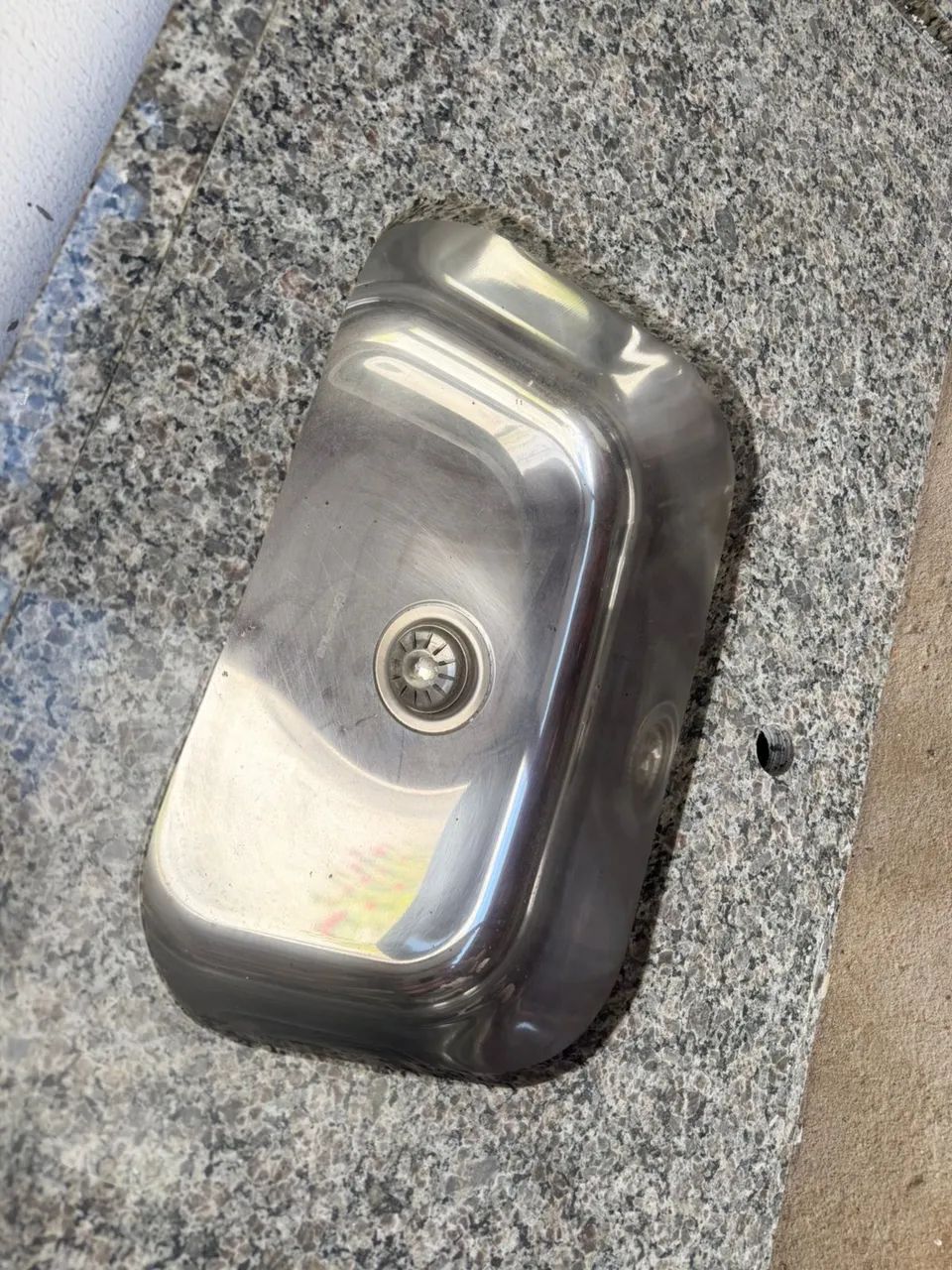 Vendo Pia de Granito com Cuba de Inox - Foto 2