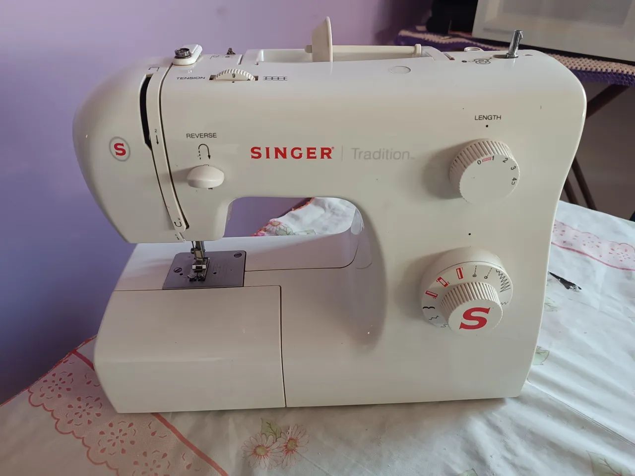 Vende-se uma máquina de costura 