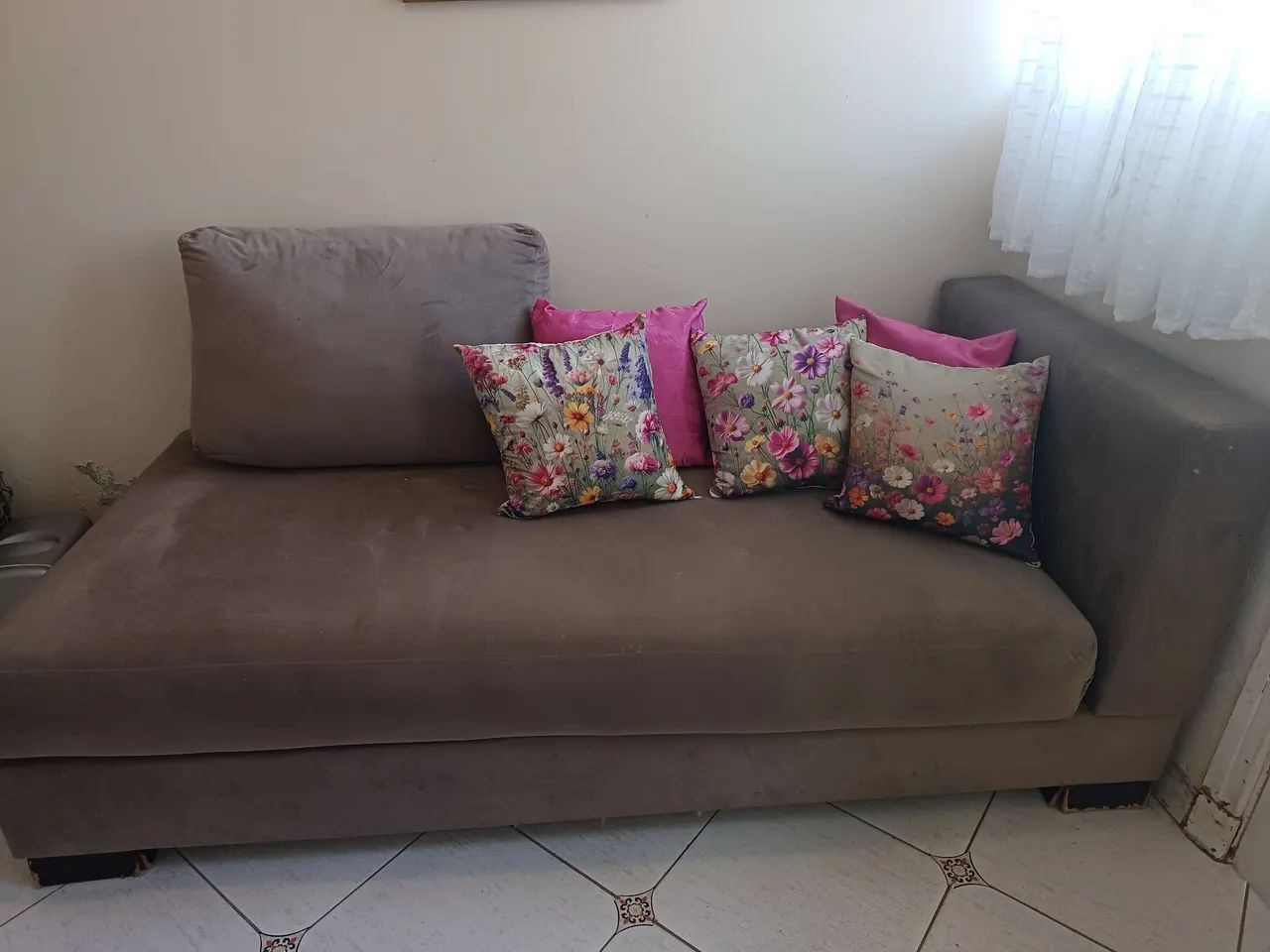 Vendo sofá divã.Usado em bom estado - Foto 2