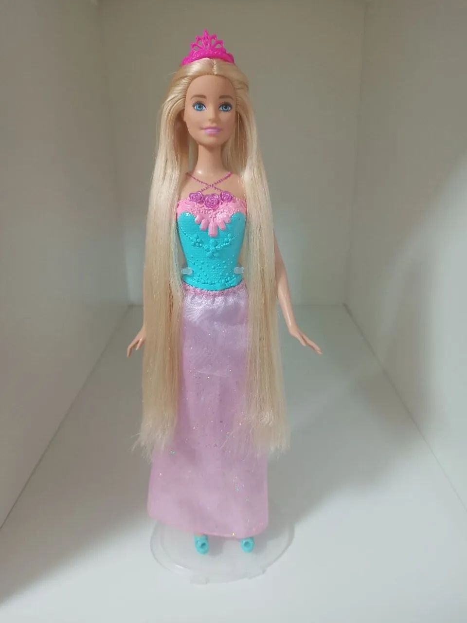 Barbie mega cabeluda 