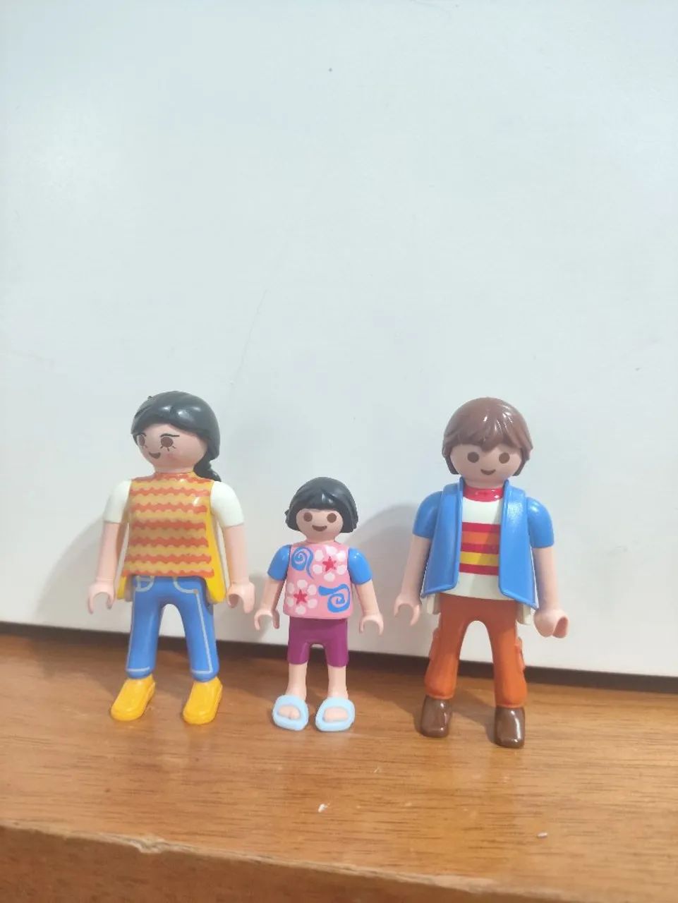 Miniatura Playmobil família com 3 pessoas 
