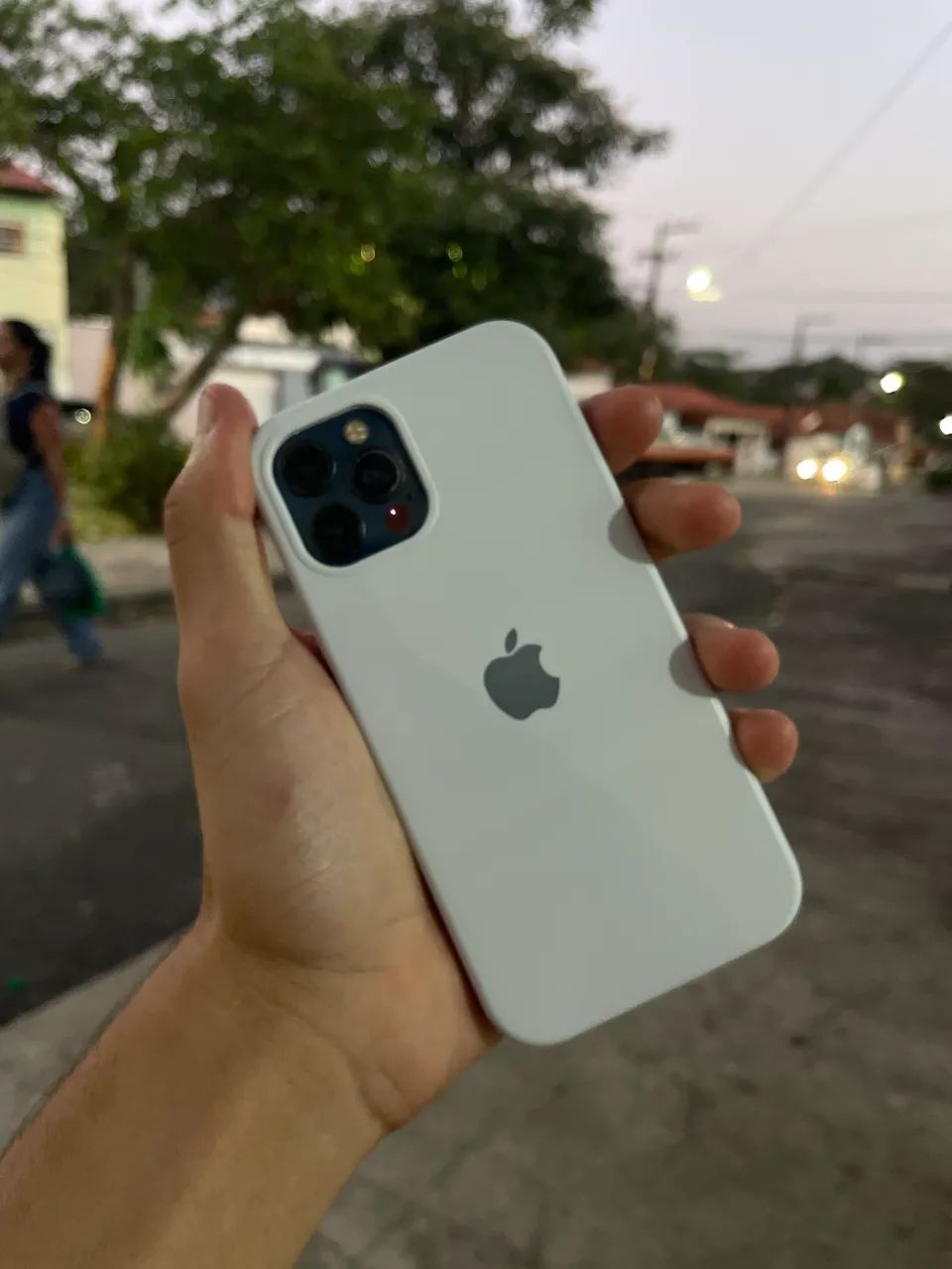 IPHONE 12 PRO VENDA OU TROCA EM INFERIOR COM VOLTA PRA MIM. - Foto 4