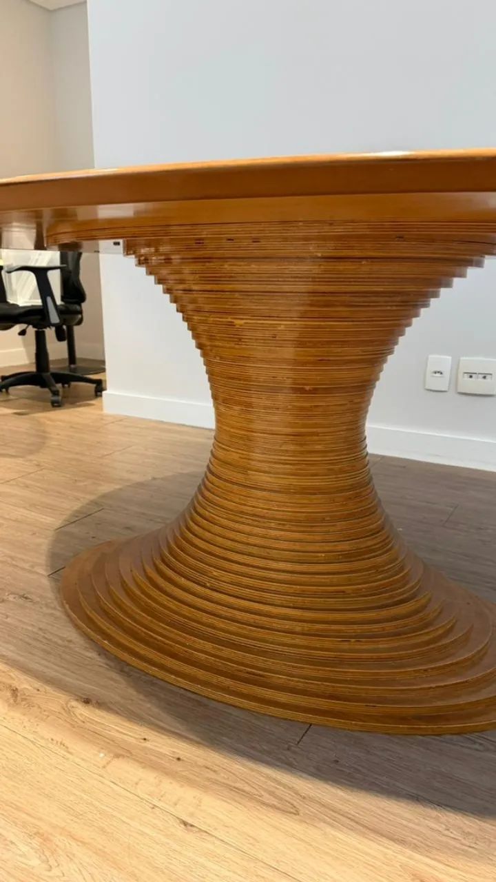 Mesa de madeira com base trabalhada - Foto 3