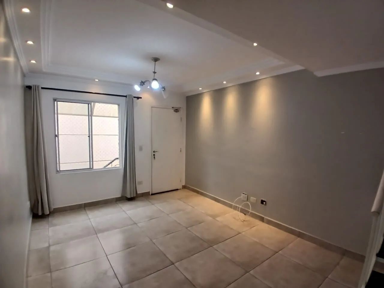 Casa em condomínio com 2 quartos e 2 vagas FL43